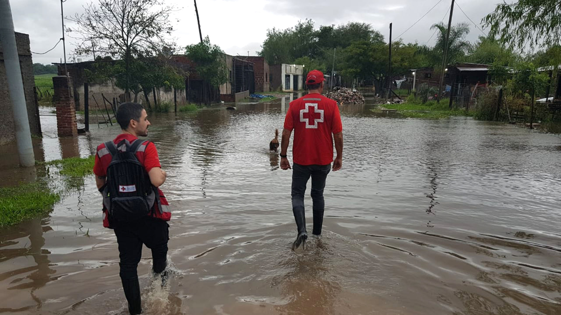 Personal de la Cruz Roja Argentina asistió a más de 200 evacuados en dos escuelas de Resistencia (CRA)
