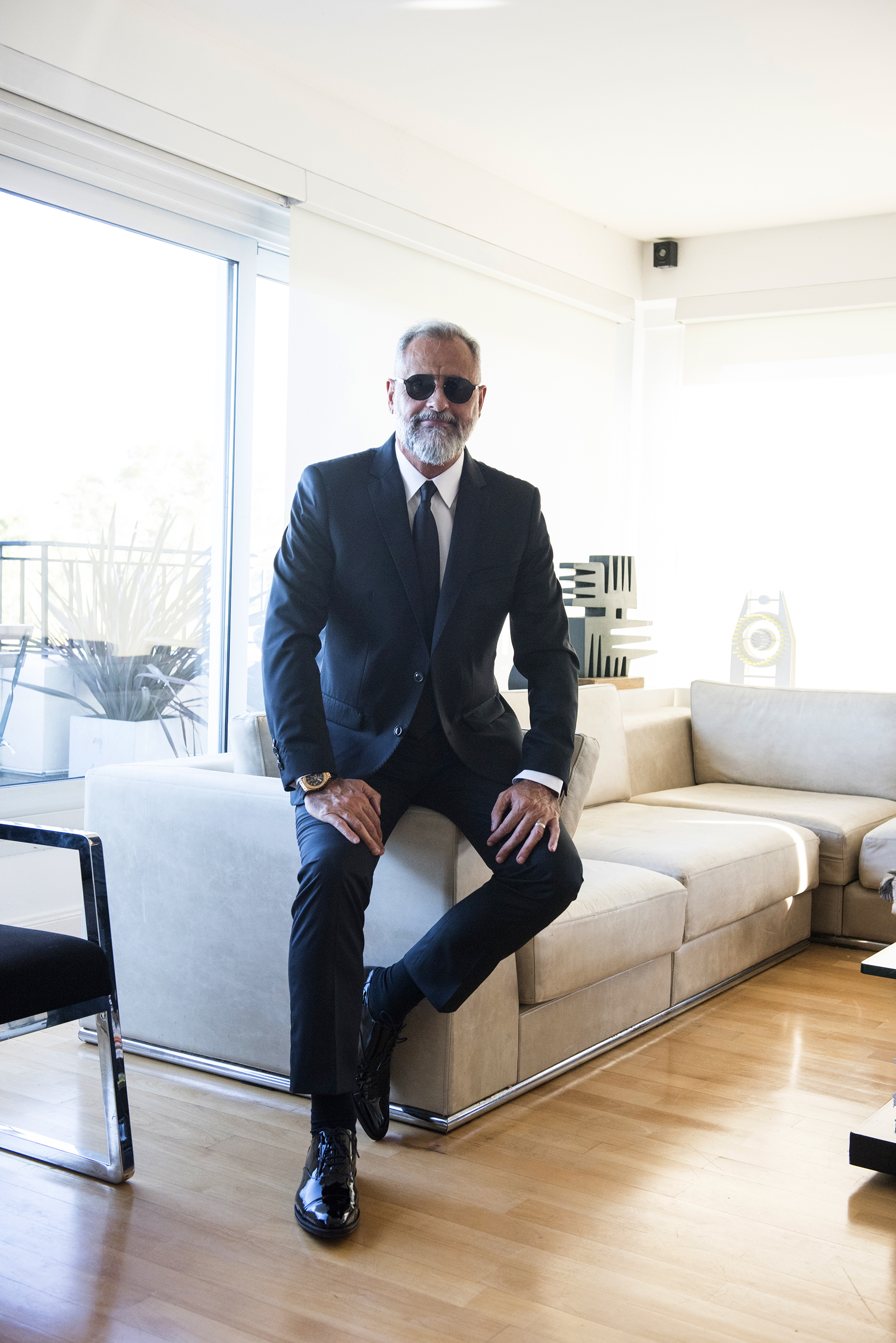 Men in black: Rial en su departamento, listo para ir a su casamiento