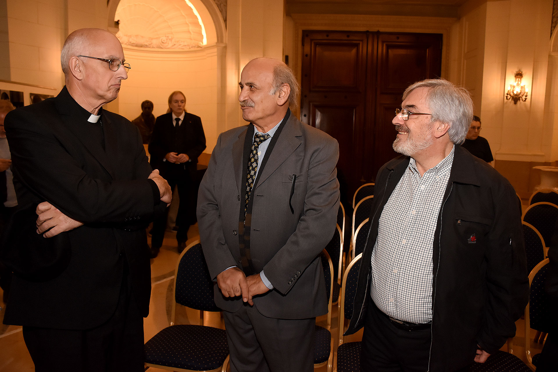 Desde la Fundación Nínawa Daher, aseguran: “Nos cuesta mucho transmitir cosas positivas en un mundo en el que, la mayor parte del tiempo, solo se da oportunidad de hablar de dificultades que desesperan y generan impotencia. Las tragedias, las guerras, la violencia son nuestros compañeros diarios y día a día contaminan nuestra educación y nuestra manera de vivir creciendo en una fórmula donde prevalece lo negativo, con las consecuencias que eso conlleva en la salud mental y el desarrollo de los integrantes del tejido social”