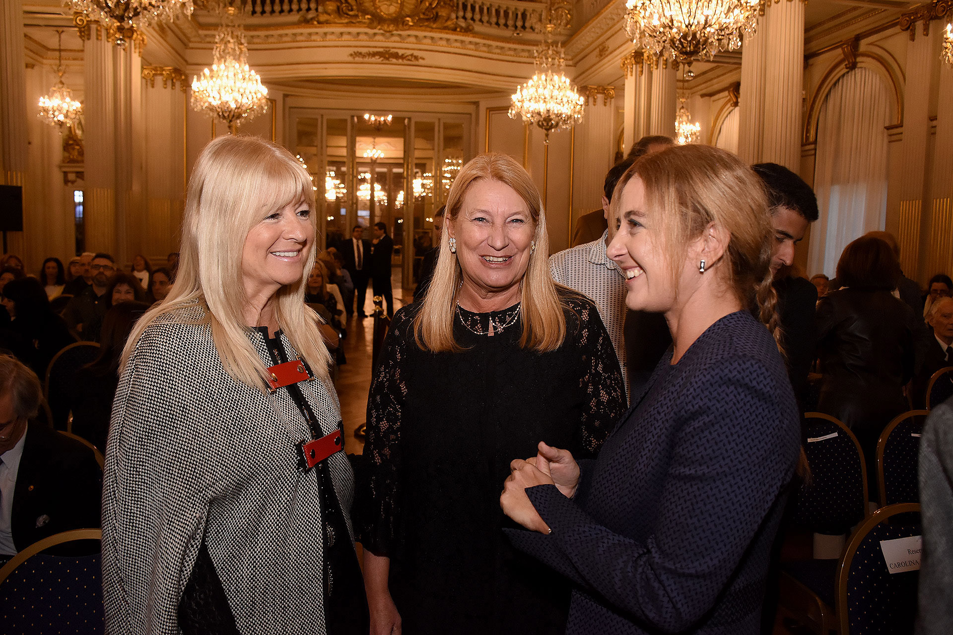 Mónica Freda, María Taquini de Blaquier y Carolina Estebarena