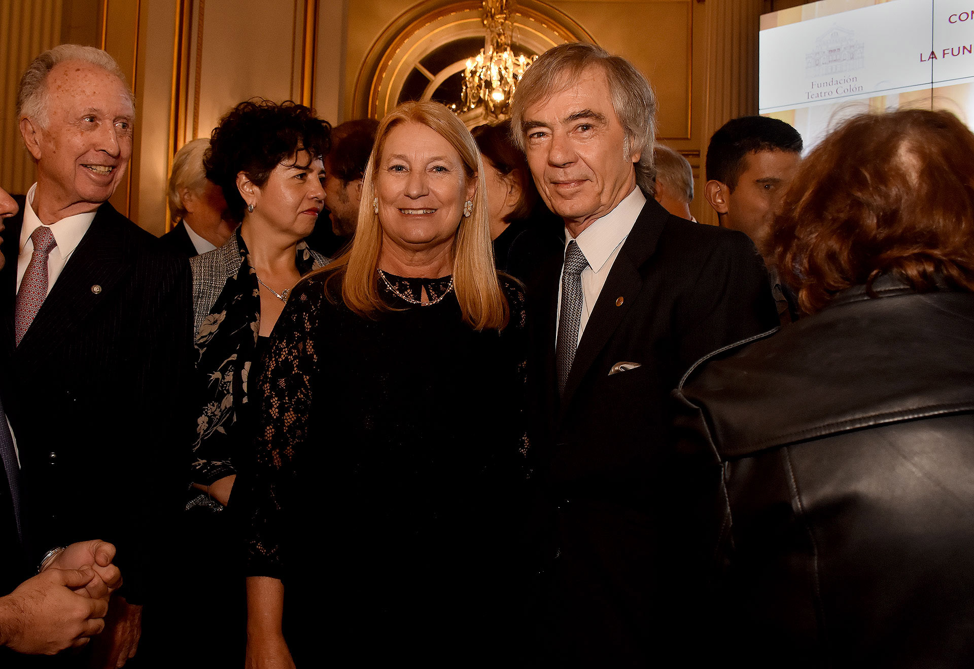 La Fundación Teatro Colón está integrada por socios divididos en diferentes categorías, auspiciantes y conducida por una Comisión Directiva, bajo el liderazgo de María Taquini de Blaquier en la presidencia, acompañada por un equipo de colaboradores. En la foto, María Taquini de Blaquier, y su marido Charlie Blaquier