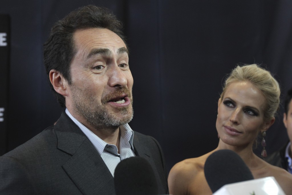 MÉXICO, D.F., 05JULIO2013.- El actor mexicano Demián Bichir y su novia Stefanie Sherk durante la alfombra roja de la serie The Bridge. FOTO: SAÚL LÓPEZ /CUARTOSCURO.COM