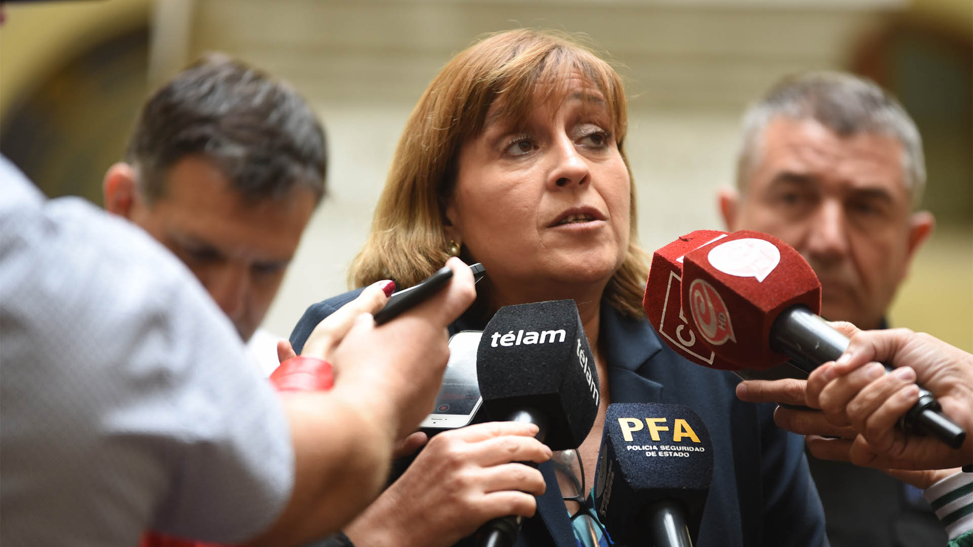 La jueza dio una conferencia de prensa a la salida del encuentro