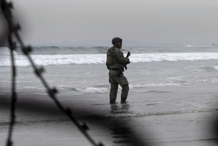 Donald Trump envió militares armados a la frontera con México (Foto: Guillermo Arias, AFP)