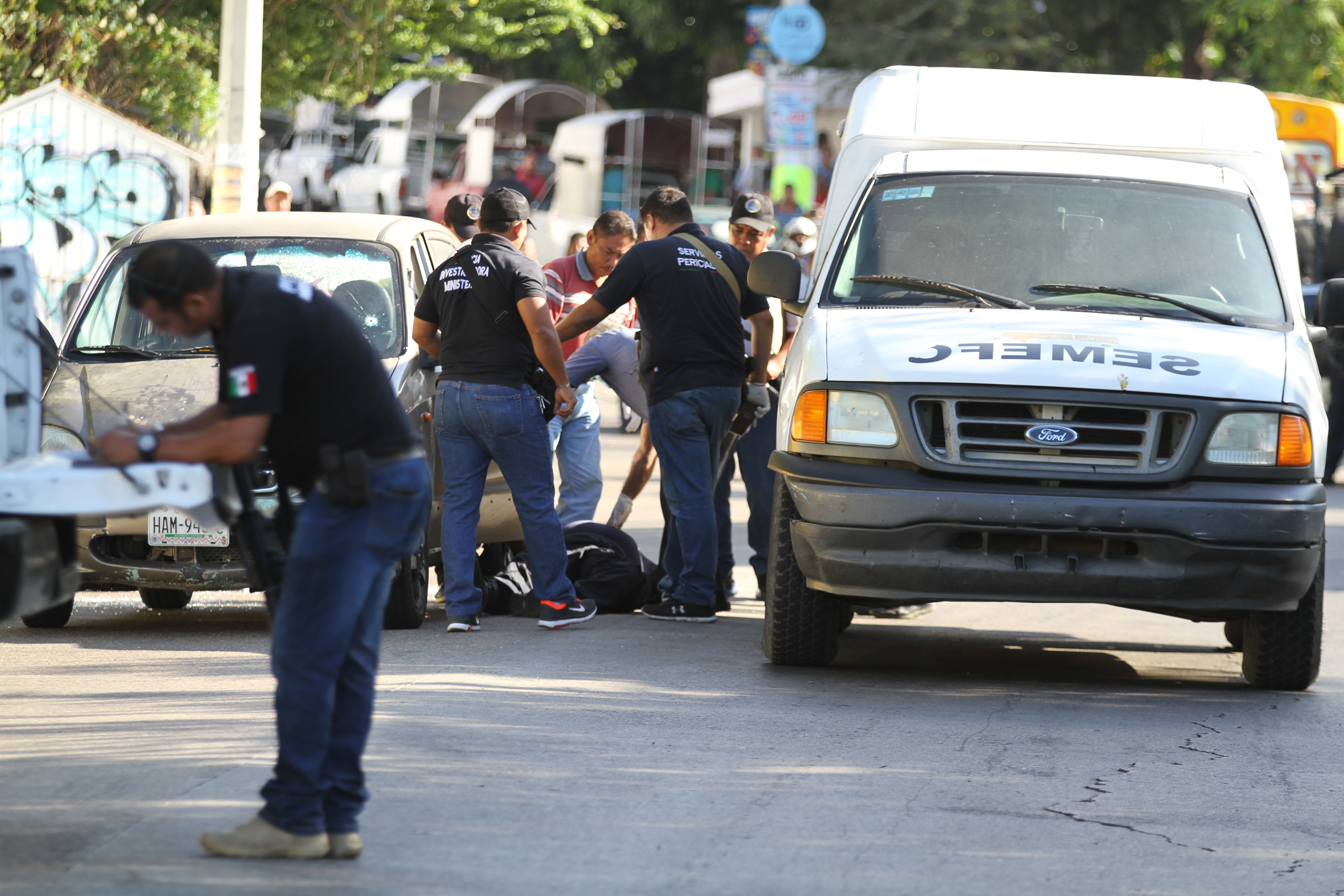 La ola de violencia en Guerrero ha contribuido a que más cuerpos se apilen en los Semefos (Foto: BERNANDINO HERNÁNDEZ /CUARTOSCURO)