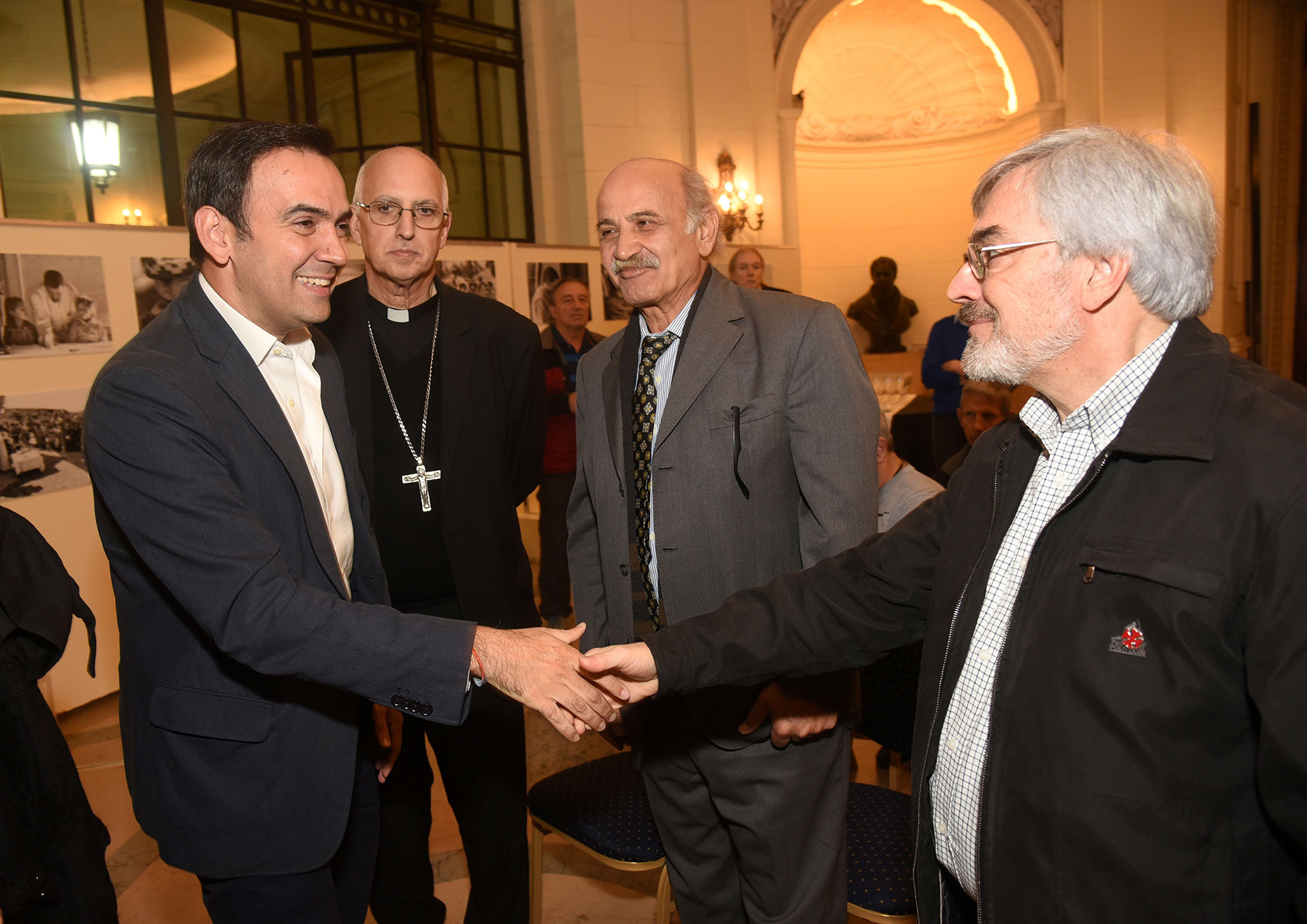 El Padre Felipe El Khazen; el diputado Francisco Quintana; Monseñor Santiago Olivera y Ghandour Daher, autoridad de la Fundación Nínawa Daher y padre de Nínawa