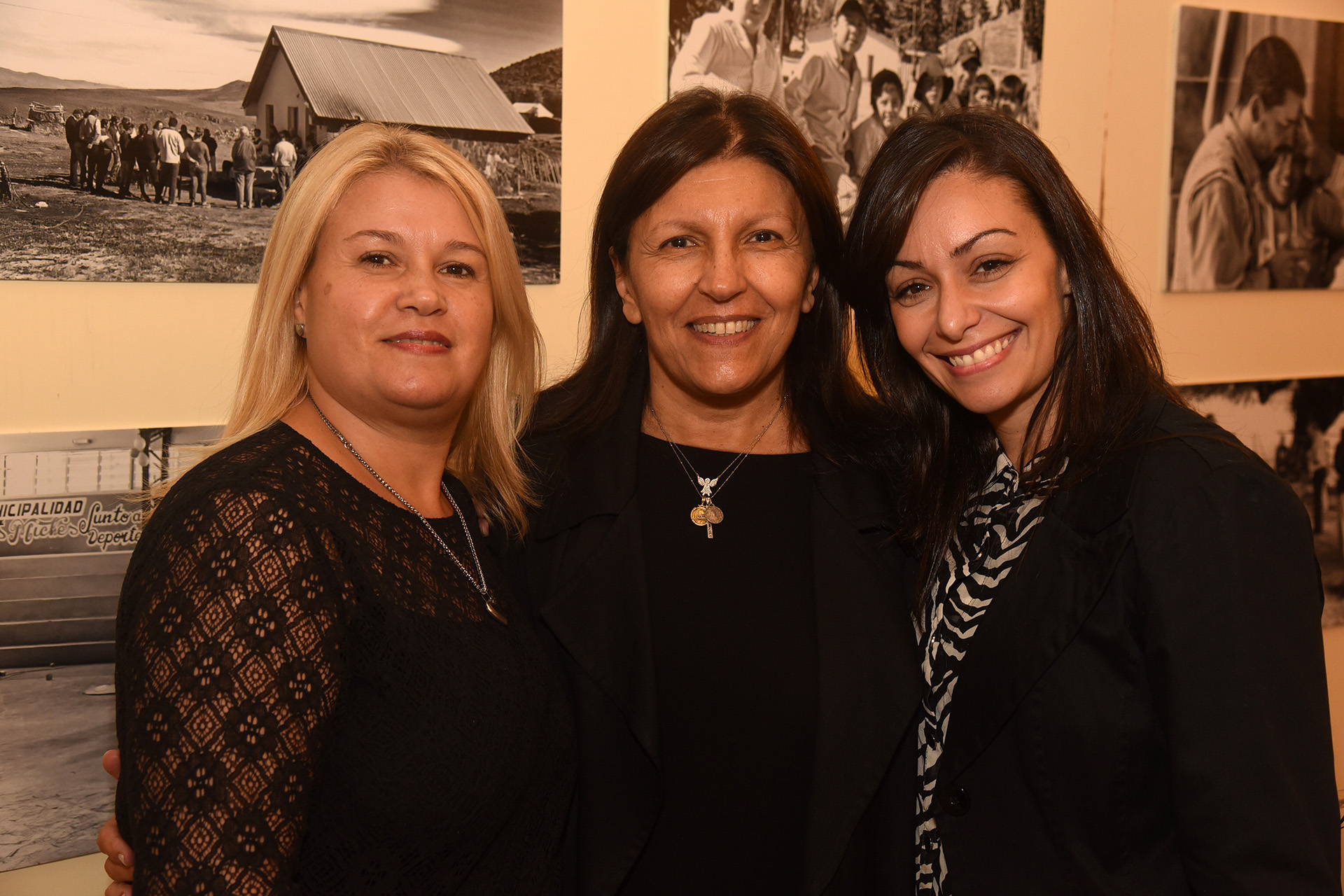 Alicia Daher junto a integrantes de la Fundación Nínawa Daher