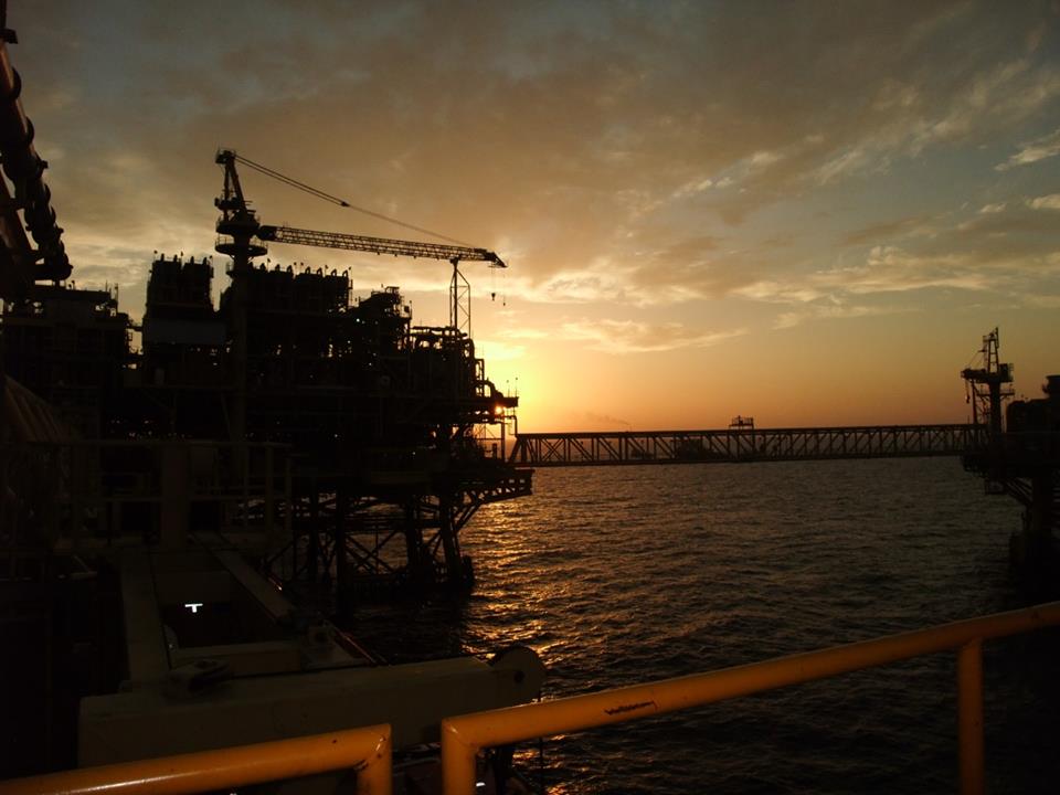 Los pescadores no pueden acercarse a 1,500 kilómetros de distancia de las plataformas (Foto: Facebook Pemex)