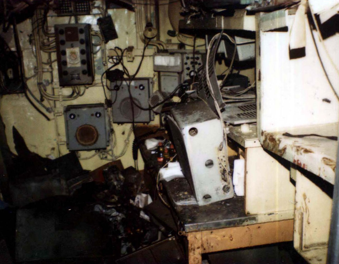El cuarto de la radio destrozado: “Transmití en morse, en radiotelegrafía y en radiotelefonía. “Mayday, Mayday”, sin decir quiénes éramos, y S.O.S. en morse. Estuve 15 minutos transmitiendo”, recuerda Fondevila