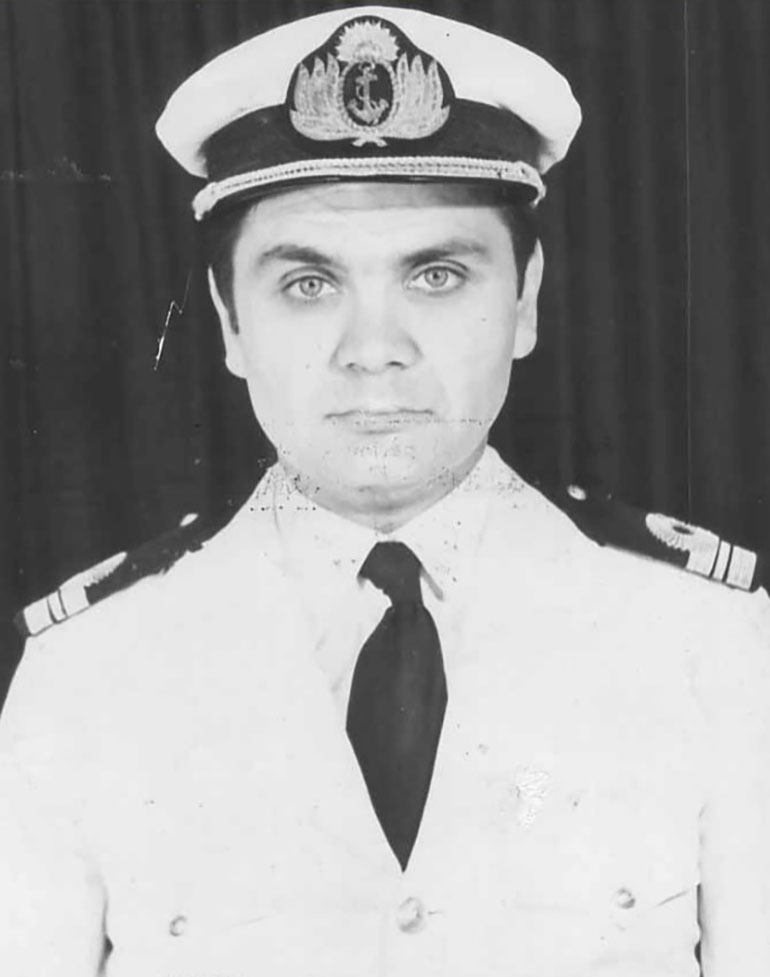 El comandante del buque, Sergio Góez Roca