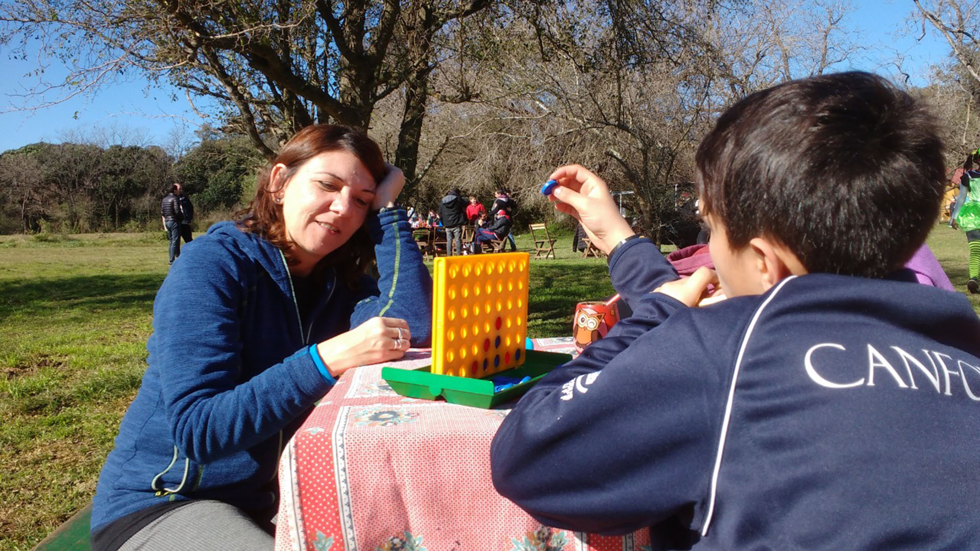 Al comienzo la idea de comenzar a vivir con un adolescente asustó a la pareja. Pero de inmediato se rompieron todos los prejuicios
