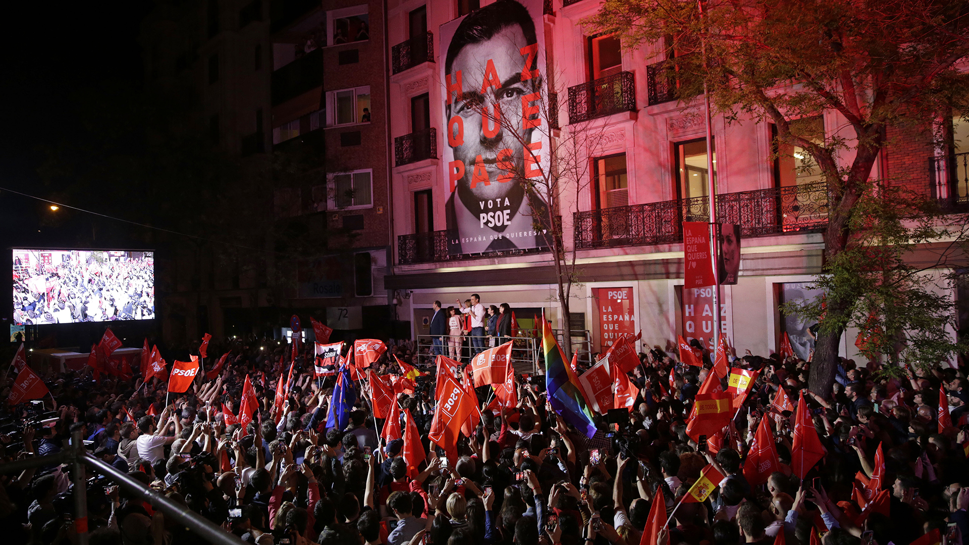 En la noche de la celebración de la victoria, los socialistas gritaban “¡Con Rivera no!”