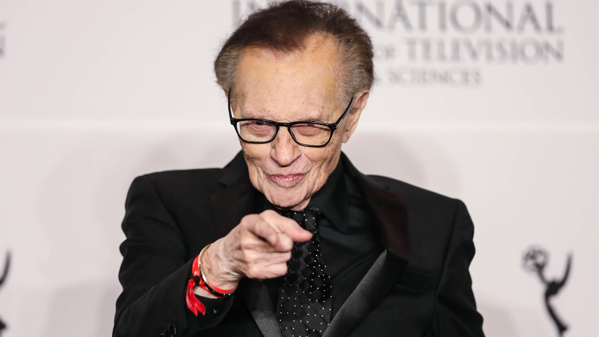 Larry King sufrió un ataque cardíaco y está hospitalizado en Los Ángeles -  Infobae
