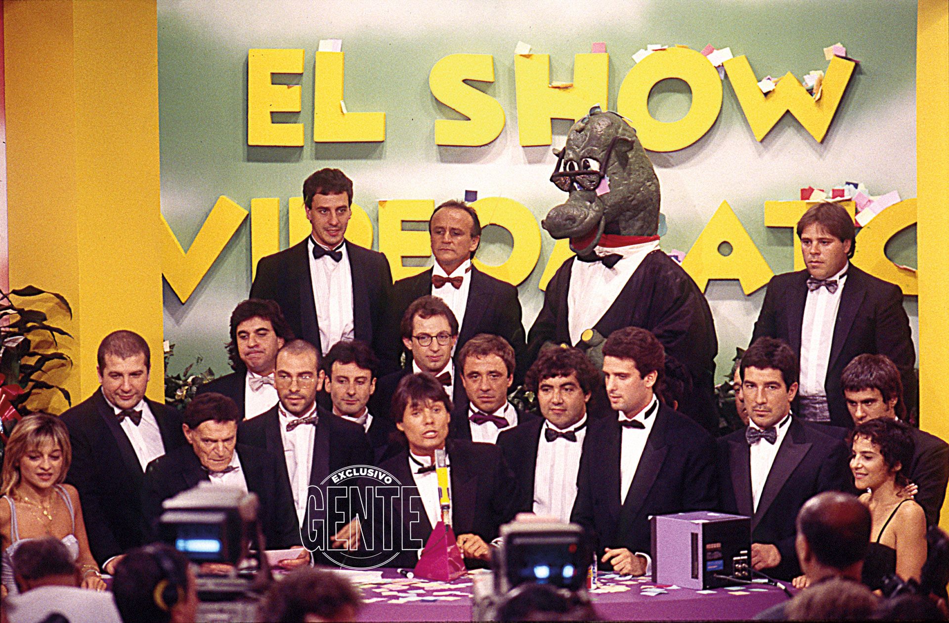 Su team, integrado por 180 personas, incluyendo las que salían delante de cámara, el personal de Telefe y los productores. Por aquellos tiempos cada emisión requería 3.600 horas de trabajo y se grababan 30 sketches para cada edición de martes y jueves, saliendo al aire apenas 10 y 16, respectivamente.