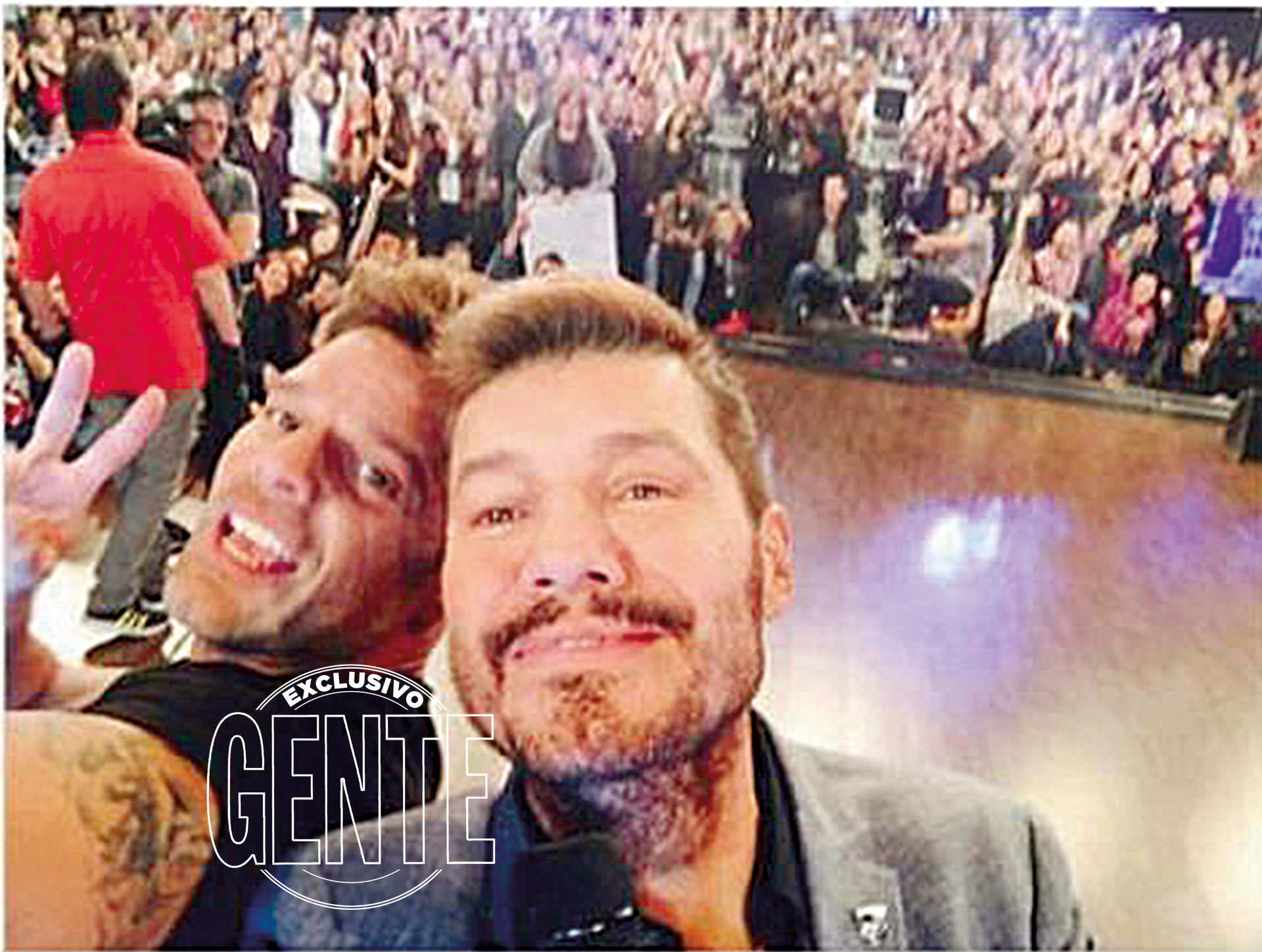 Por la noche, recibía a distintas estrellas, como su incondicional amigo Ricky Martin, quien cantó varias veces a lo largo de las tres décadas del programa.