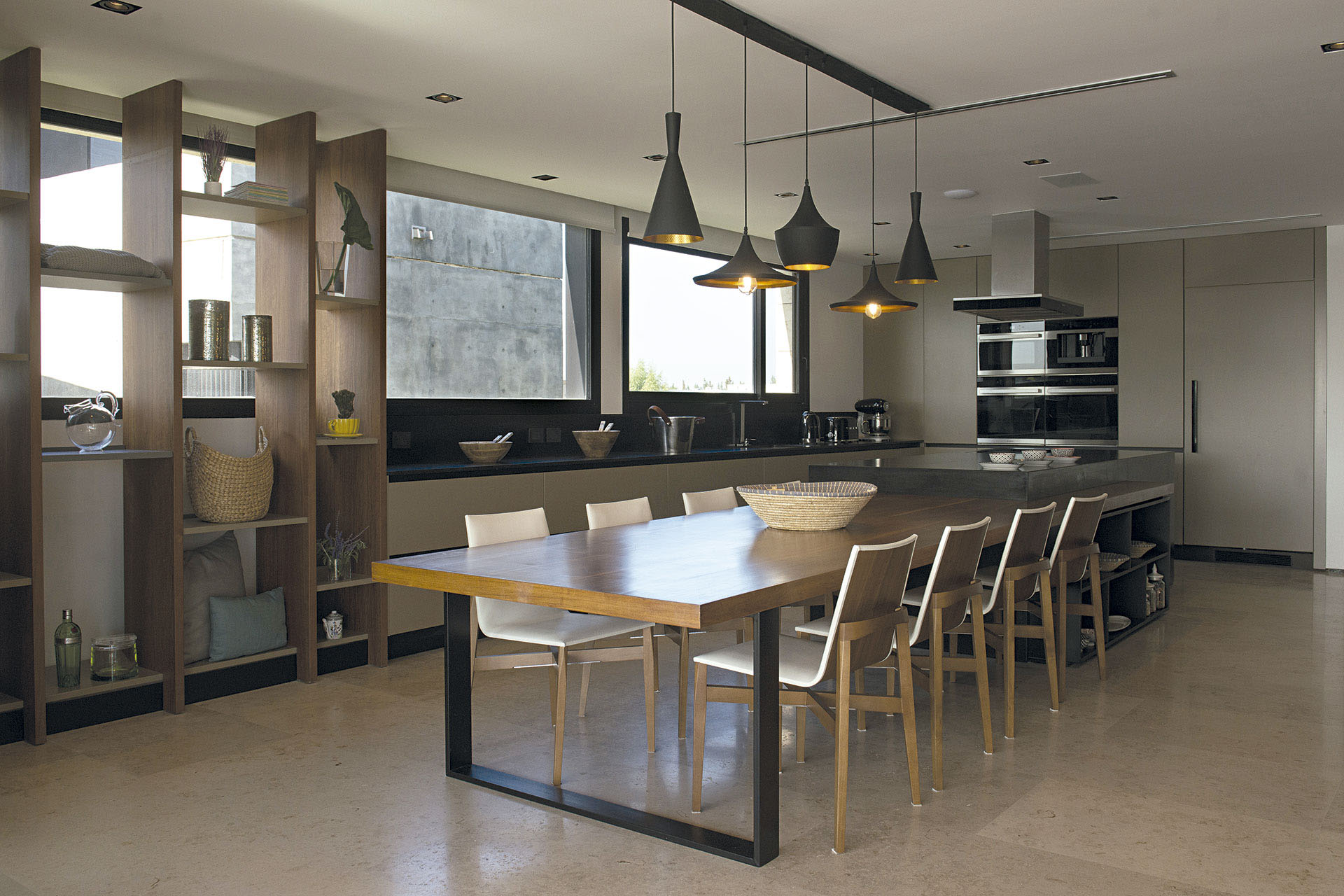 Las últimas tendencias en deco: cocinas en blanco, negro y madera