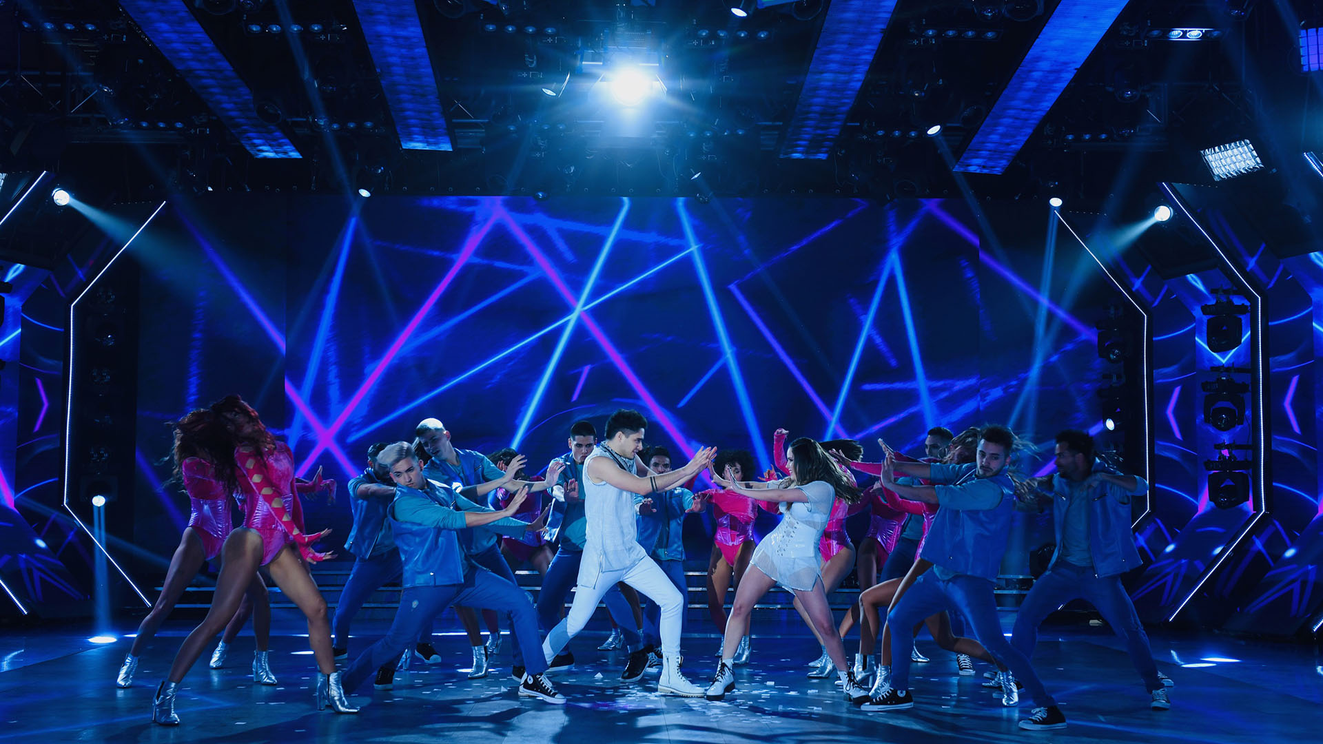 Julián Serrano y Sofía Morandi, los campeones del 2018, fueron los encargados de dar inicio a la gran apertura del programa