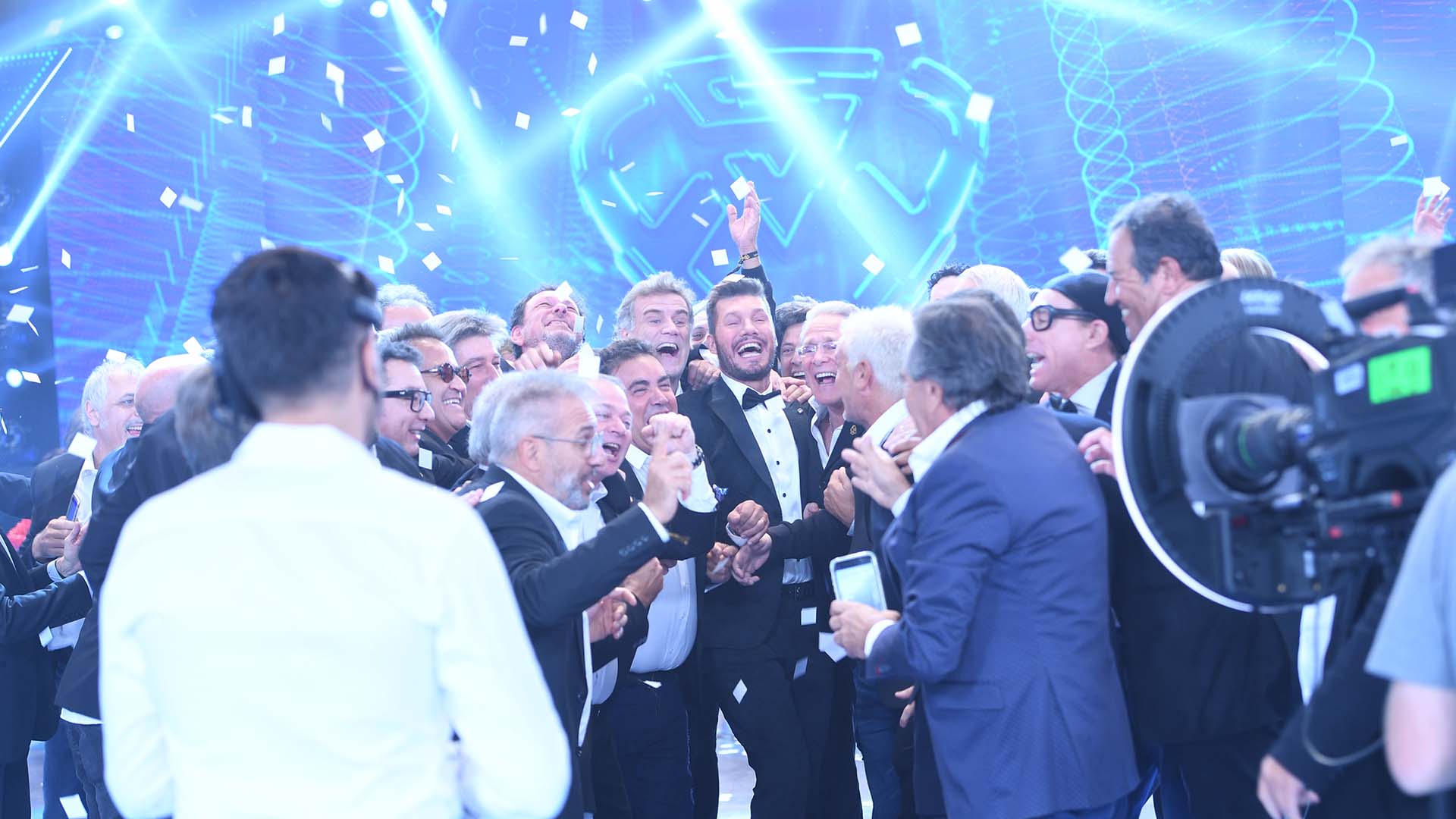 Los humoristas y periodistas que pasaron por ShowMatch durante los 30 años del ciclo le dieron la bienvenida al piso al conductor