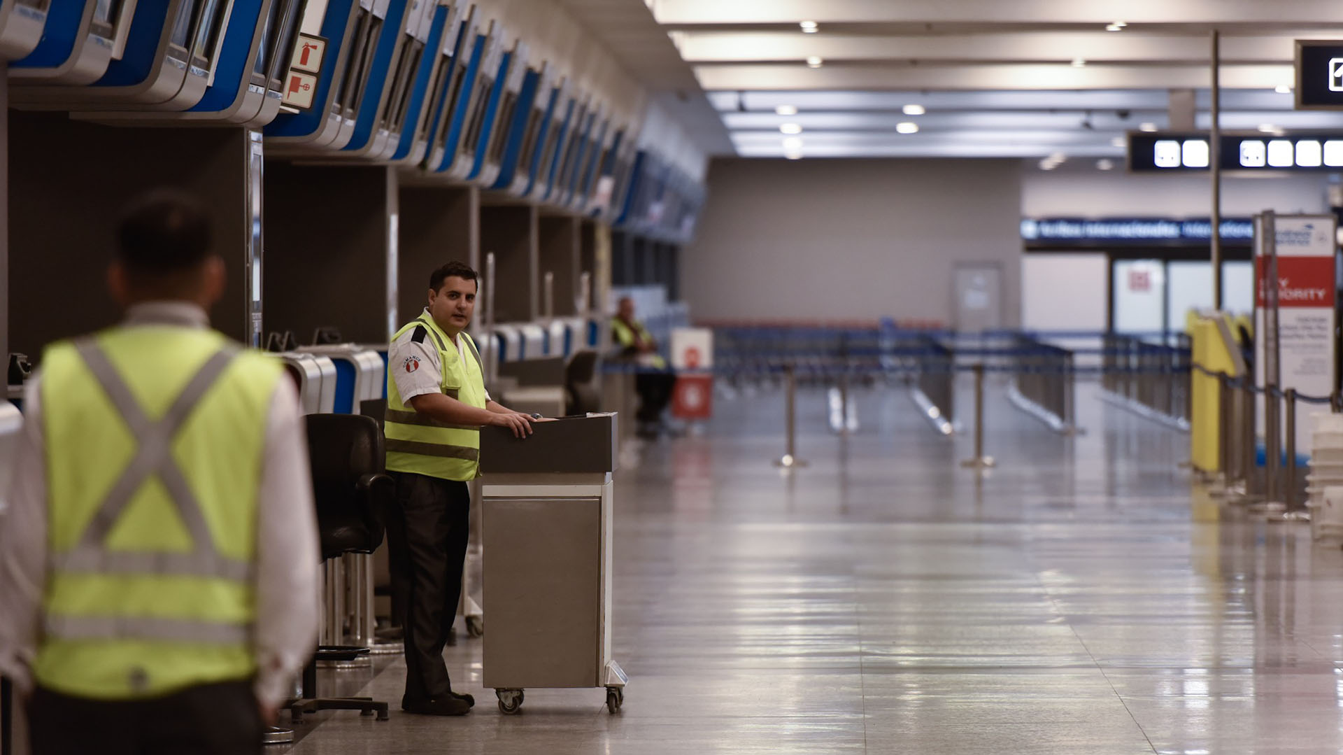 Aeroparque, vacío, por la cancelación de los vuelos
