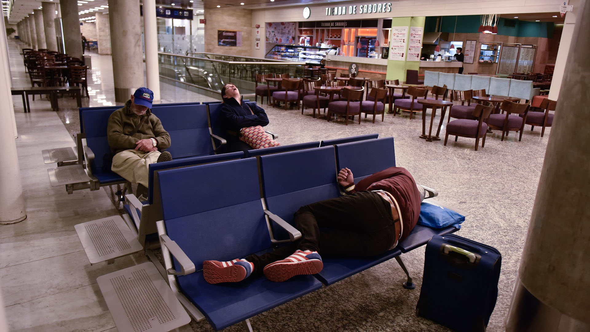 Una mañana complicada para viajar en avión (Foto: Adrián Escandar)