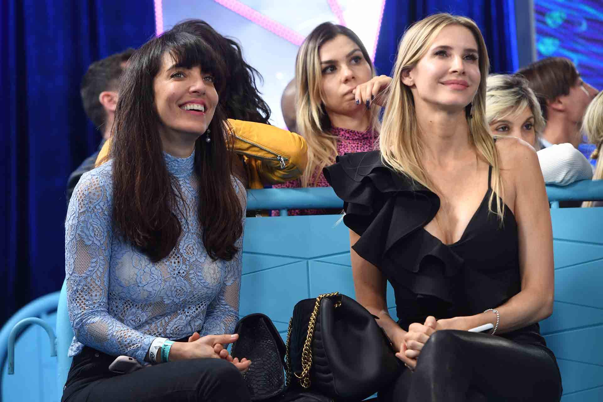 De total black, Guillermina Valdés, la mujer de Tinelli lo acompañó.