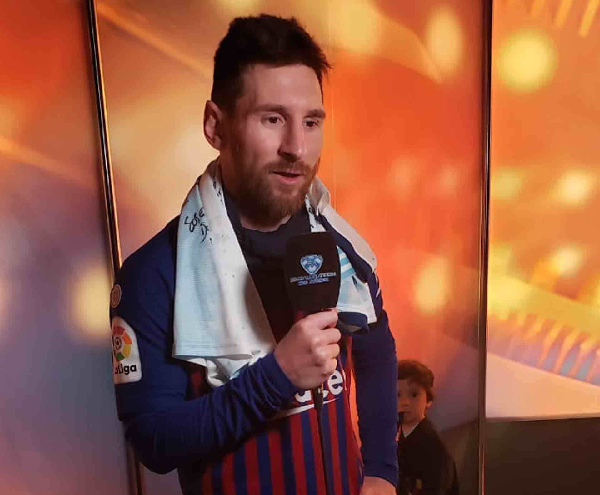 Diego Korol trajo desde Barcelona el testimonio exclusivo de Leo Messi, un fan de ShowMatch de toda la vida, minutos después de haberse consagrado campeón de la Liga española. “Quiero felicitar a Marcelo por estos 30 años. Es una barbaridad estar tanto tiempo haciendo divertir y sonreír a la gente”, se sumó a los festejos el mejor jugador del mundo.