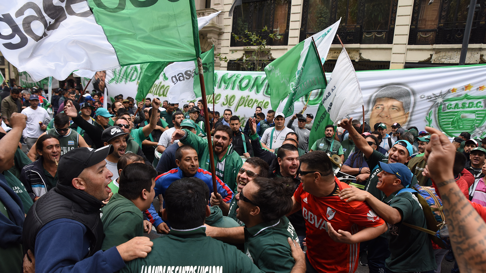Los gremios opositores se manifestaron frente a la Casa Rosada