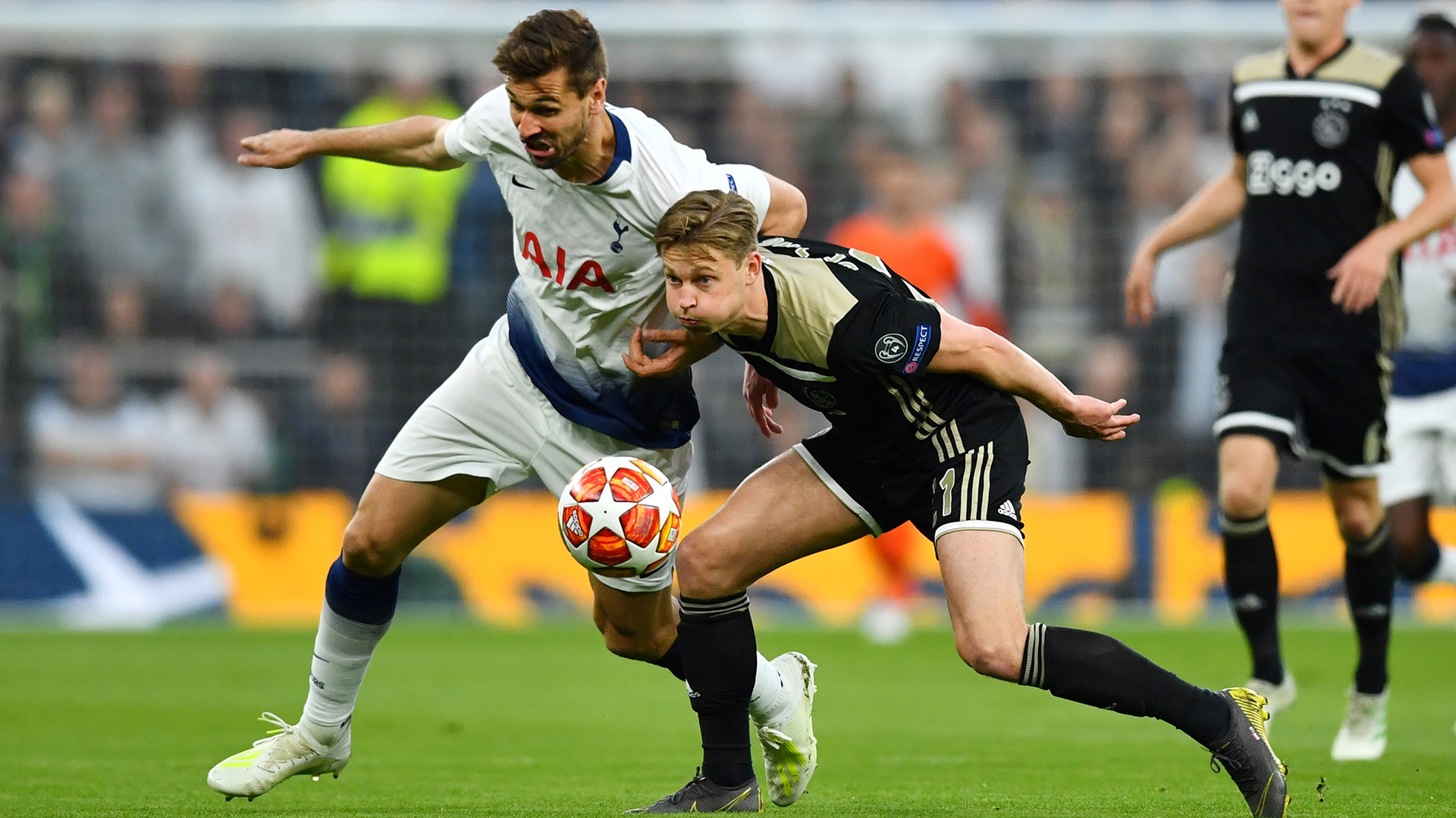En Londres, el Ajax se quedó con el triunfo por 1-0 y corre con ventaja en la semifinal frente al Tottenham (REUTERS/Dylan Martinez)