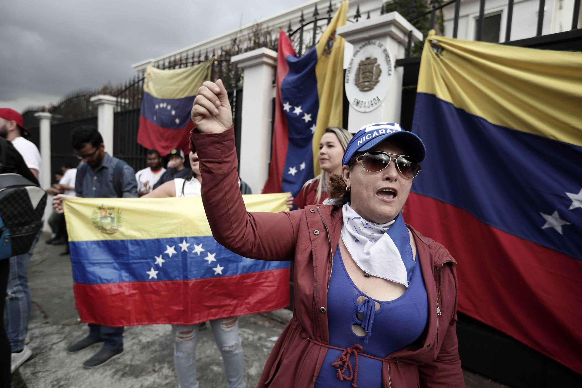 Protesta contra Maduro en la embajada de Venezuela en San José, Costa Rica