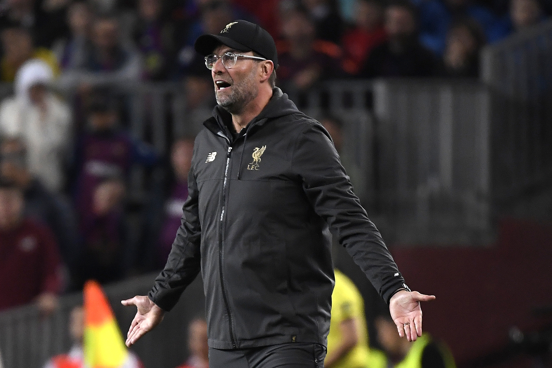 Jurgen Klopp se lamentó por la caída de su equipo en el Camp Nou (AFP)