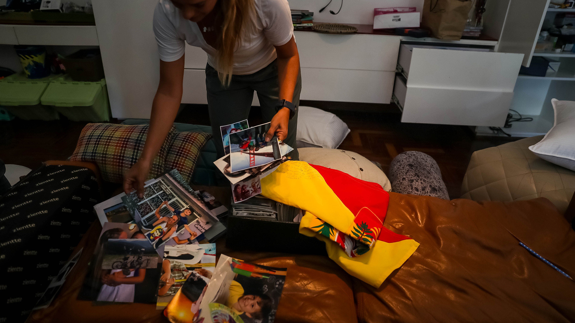 Lilian Tintori, esposa de Leopoldo López, recorre su casa este miércoles en Caracas (Venezuela). EFE/ Miguel Gutiérrez