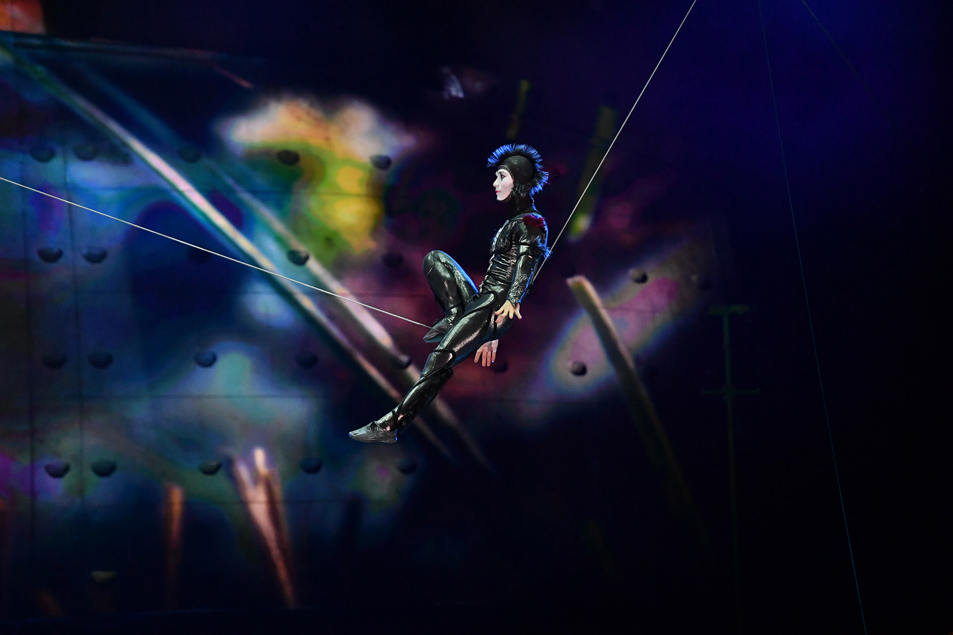 En “OvO” lo pequeño se vuelve inmenso: el mundo de los insectos se vuelve el entorno en el que se sumerge el público para disfrutar del espectáculo (Cirque du Soleil)
