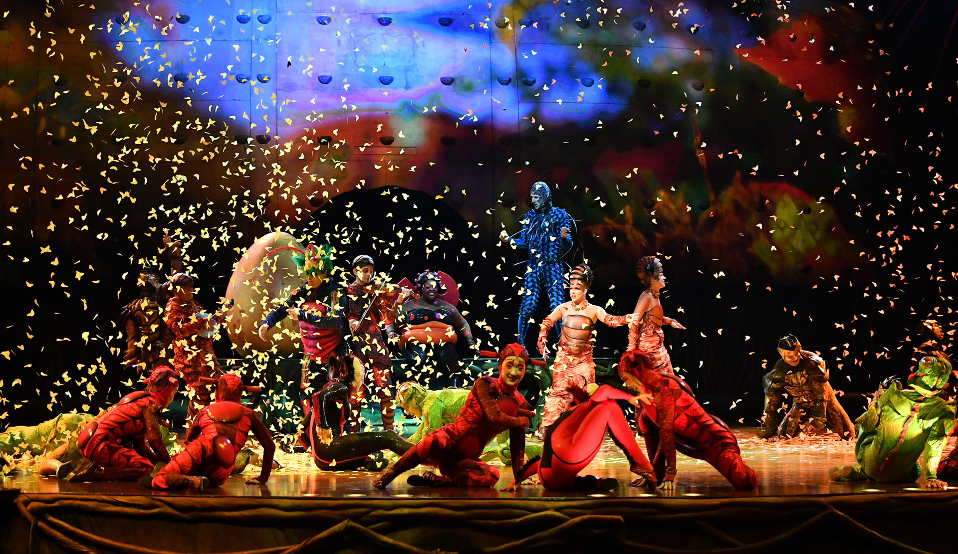 Alrededor de 2000 piezas componen los vestuarios de todos los personajes que participan de “OvO” (Cirque du Soleil)