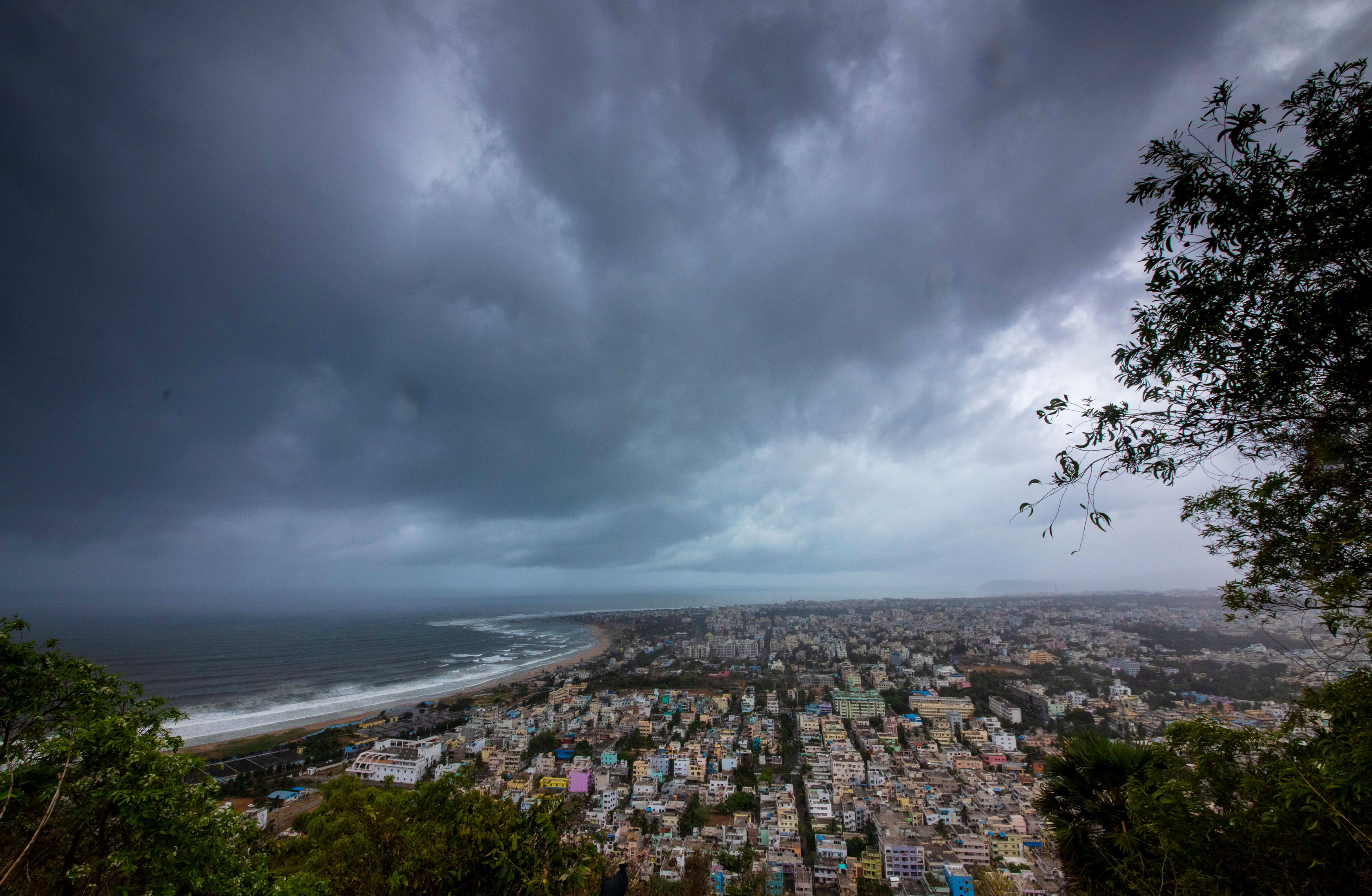 Nubes antes de la llegada del ciclón Fani en Visakhapatnam, India (REUTERS/Stringer)