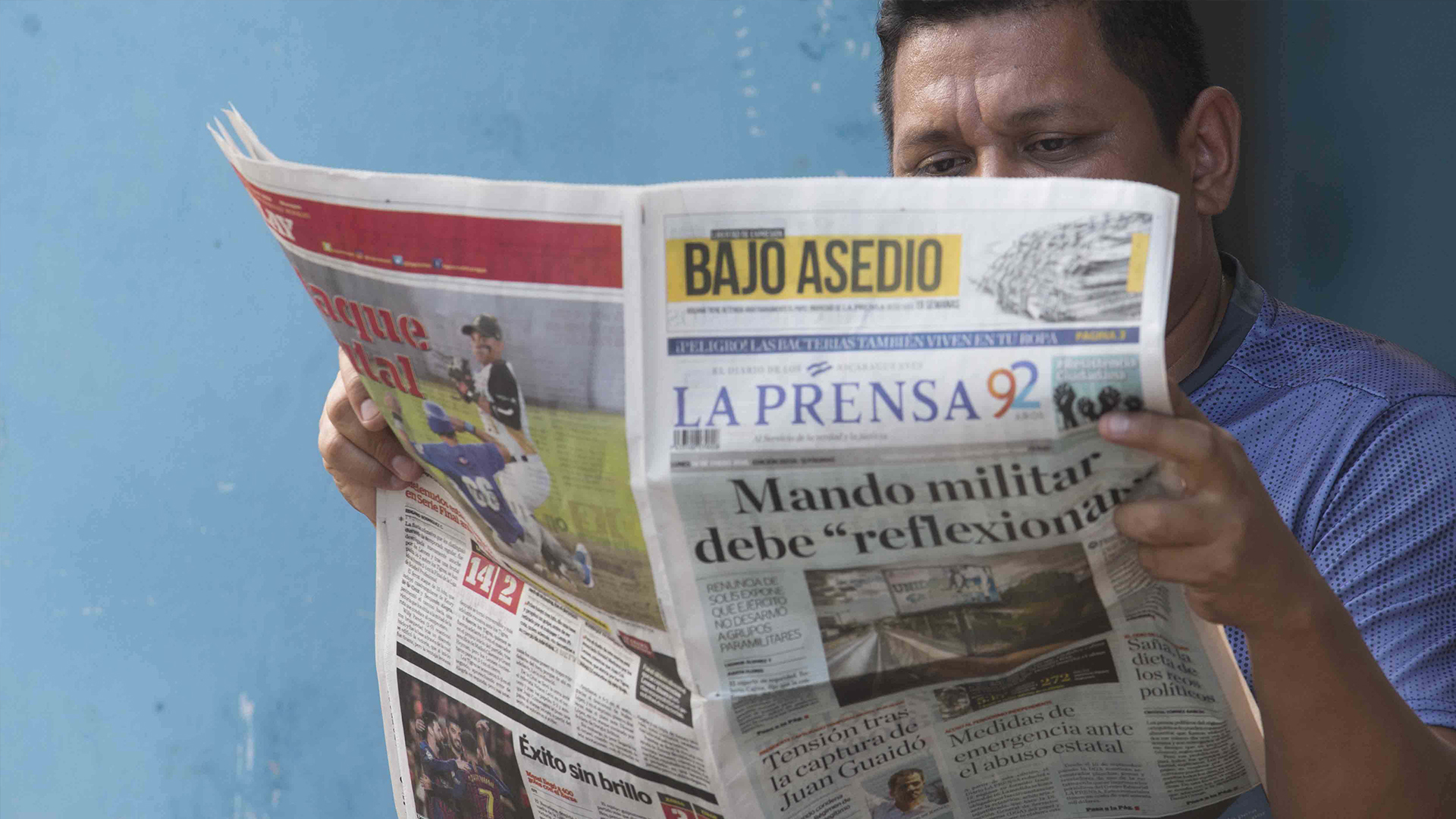 El diario La Prensa, el más antiguo de Nicaragua, publica cada día el número de semanas durante las que el régimen de Ortega ha retenido los insumos para su impresión. (Cortesía de La Prensa)