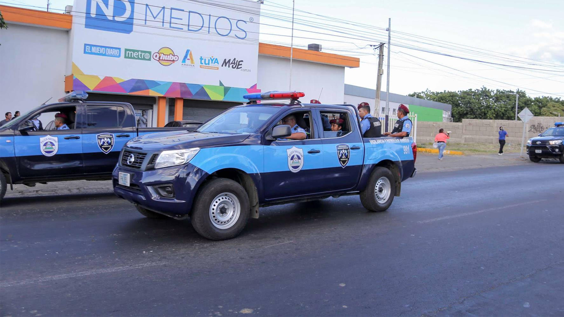 La Policía acosa las instalaciones de El Nuevo Diario. (Cortesía de El Nuevo Diario/Nicaragua)