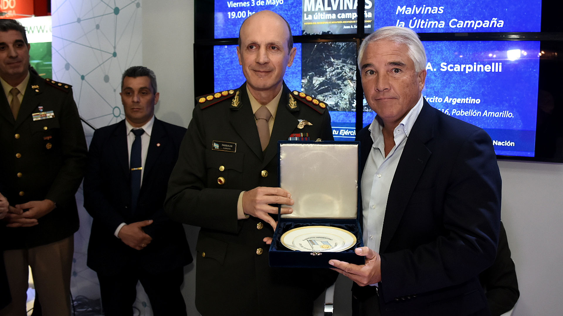 Infobae, representado por su Director de Asuntos Institucionales, Pablo Deluca, también recibió un reconocimiento