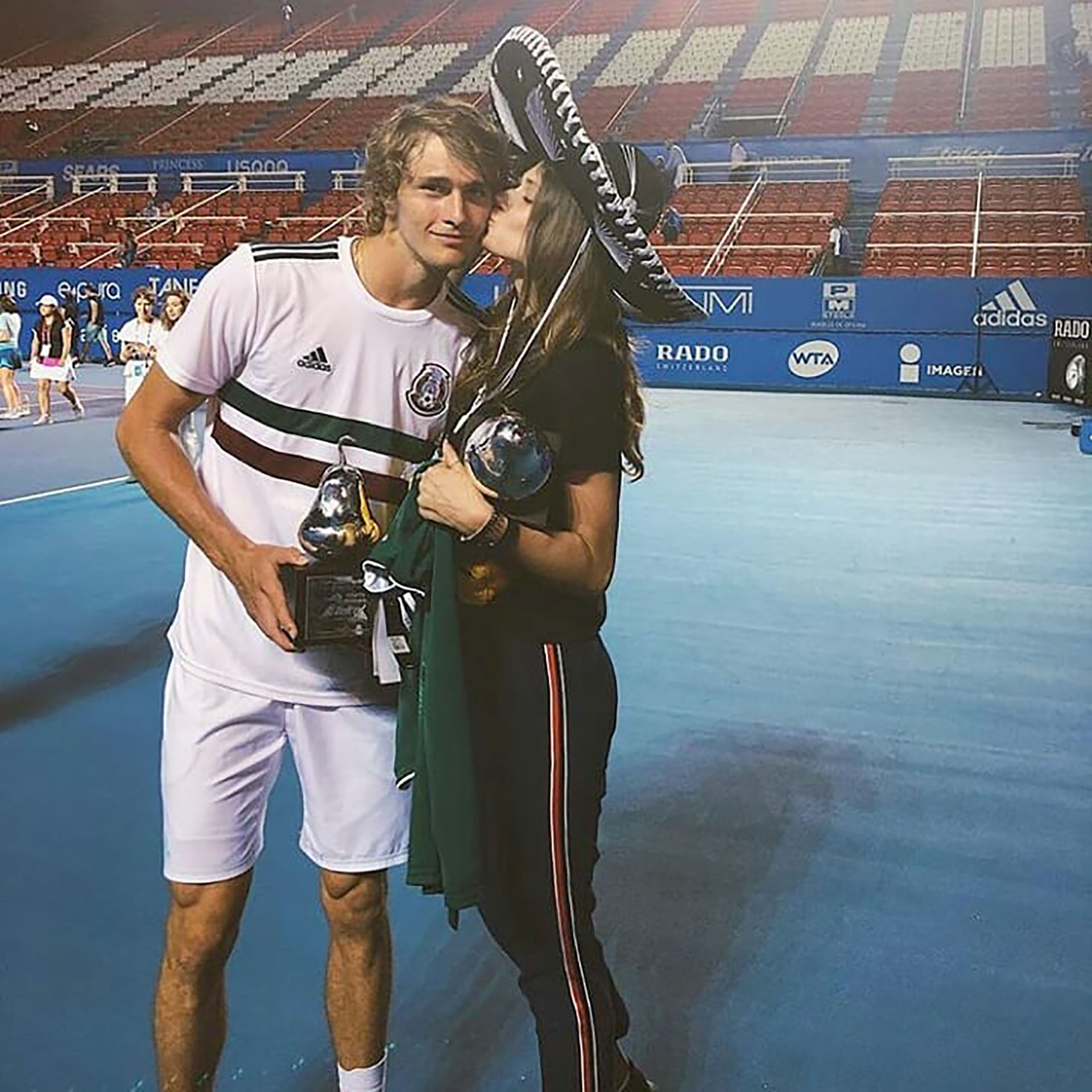 (@saschaandolga) Zverev junto a Olga tras ganar en Acapulco