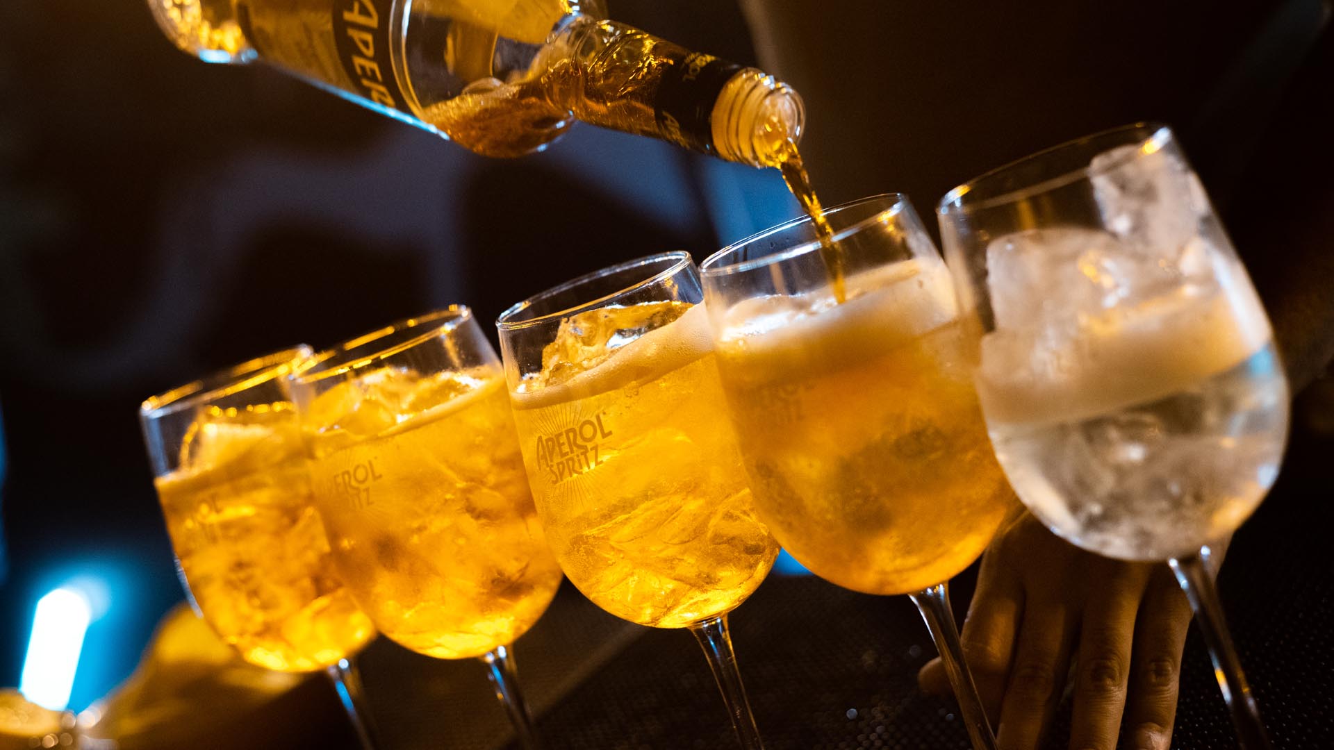 Apuestan a una coctelería de autor con tragos únicos y ricos. Spritz, con jugo de naranja uno de los favoritos de la noche
