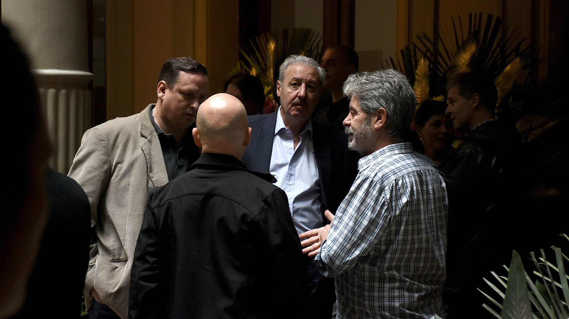 El escritor Hernán Brienza, el ex Secretario de Culto Guillermo Olivieri y Sergio Burstein (Familiares y Amigos de las Víctimas de la AMIA)
