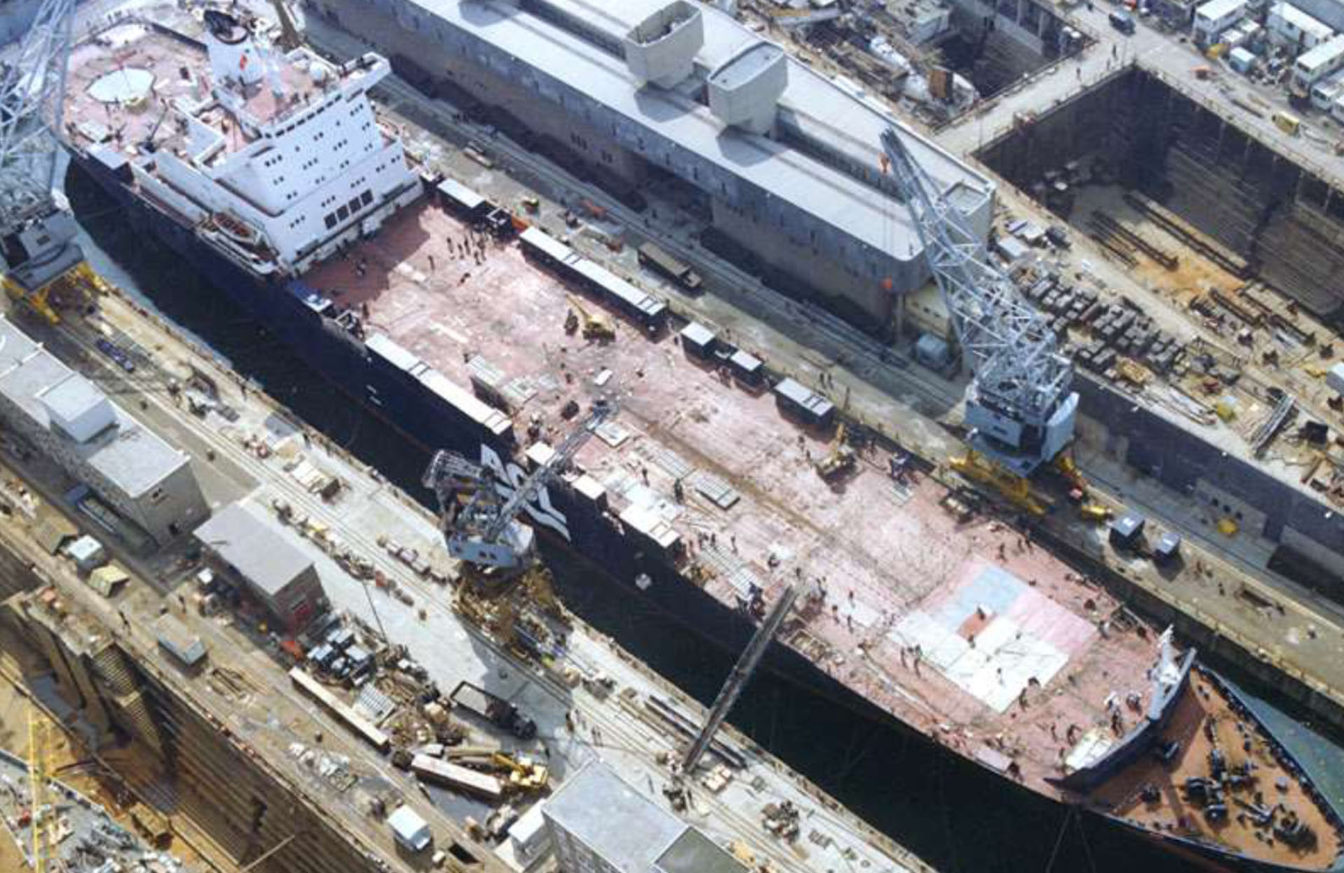 En Devonport se reacondicionó al Atlantic Conveyor en sólo 10 días para que pudiera operar en las islas Malvinas. Su aporte fue clave para trasladar material bélico y transferir tropa entre buques de la flota.