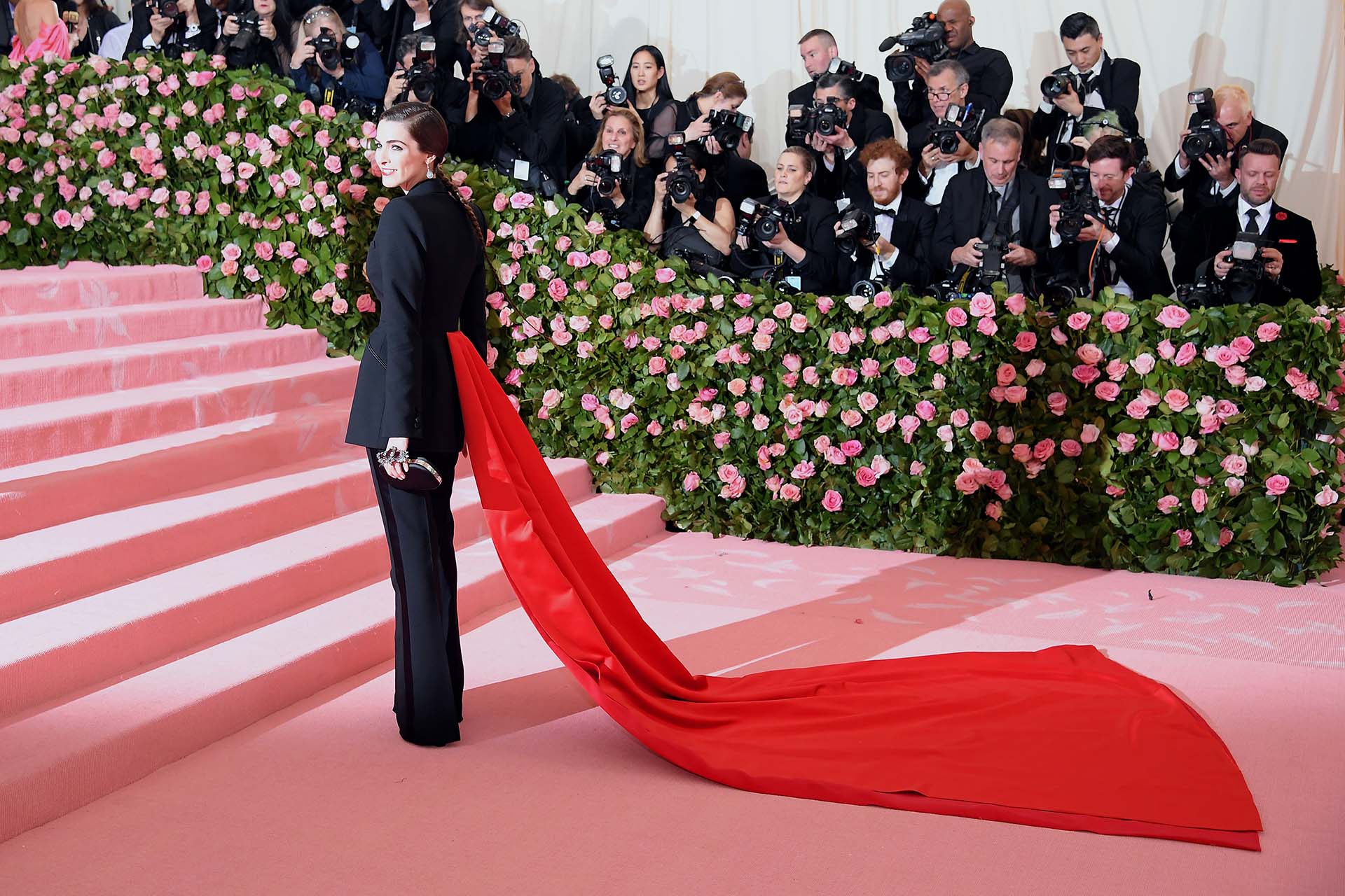 Bee Carrozzini, hija de la mismísima Anna Wintour, optó por un traje de Alexander McQueen por Sarah Burton, la directora creativa de la marca