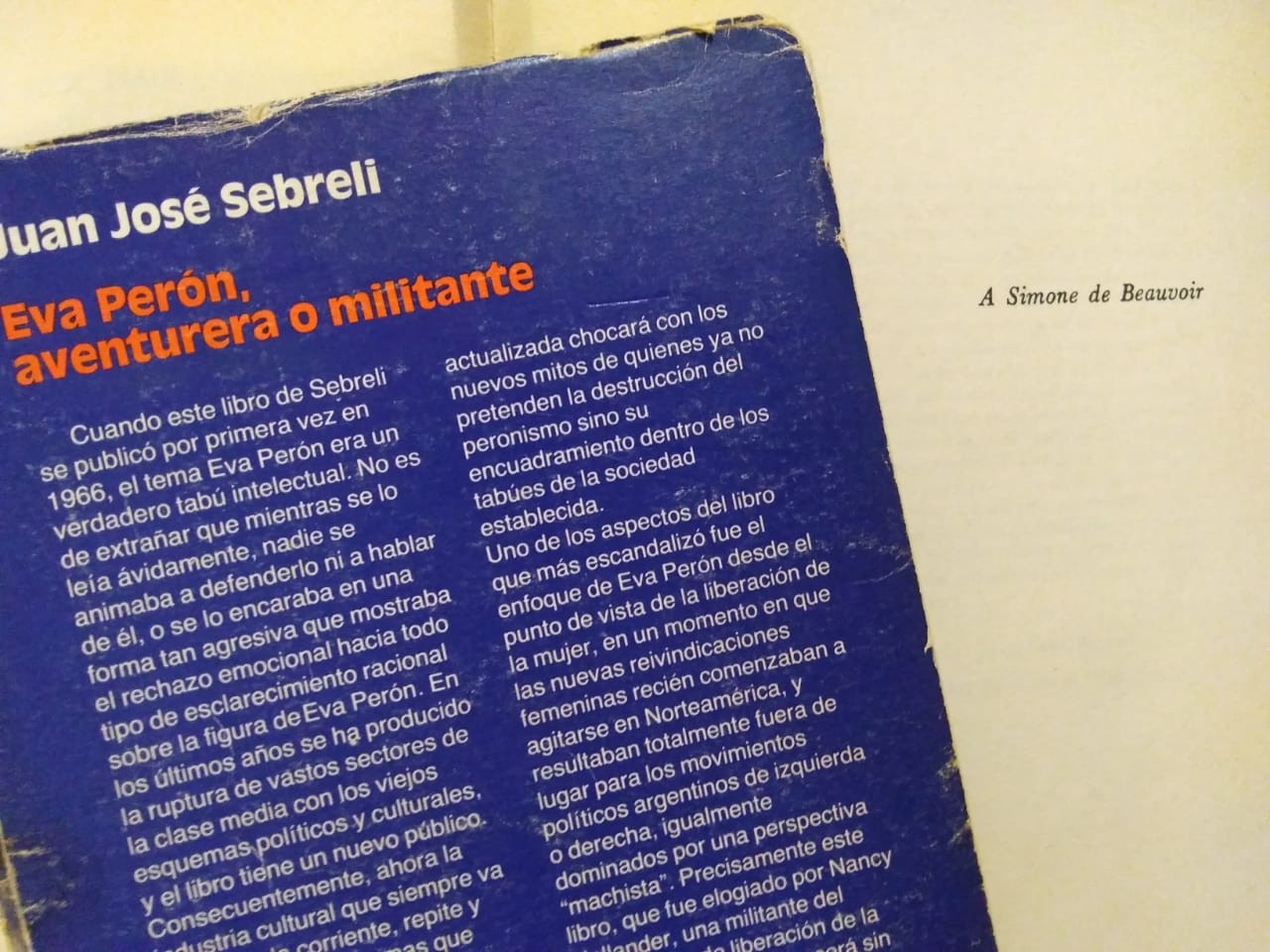La dedicatoria a Simone de Beauvoir, ícono feminista