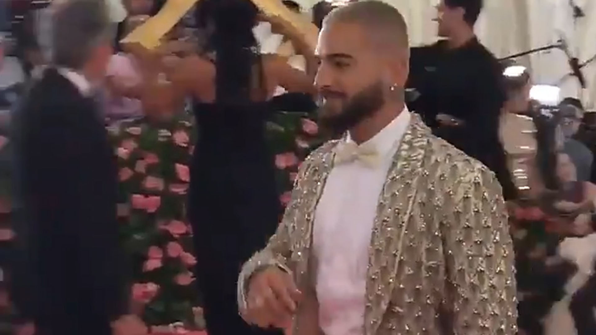 Maluma se convirtió en tendencia en redes en su debut en la MET Gala (Captura de video)