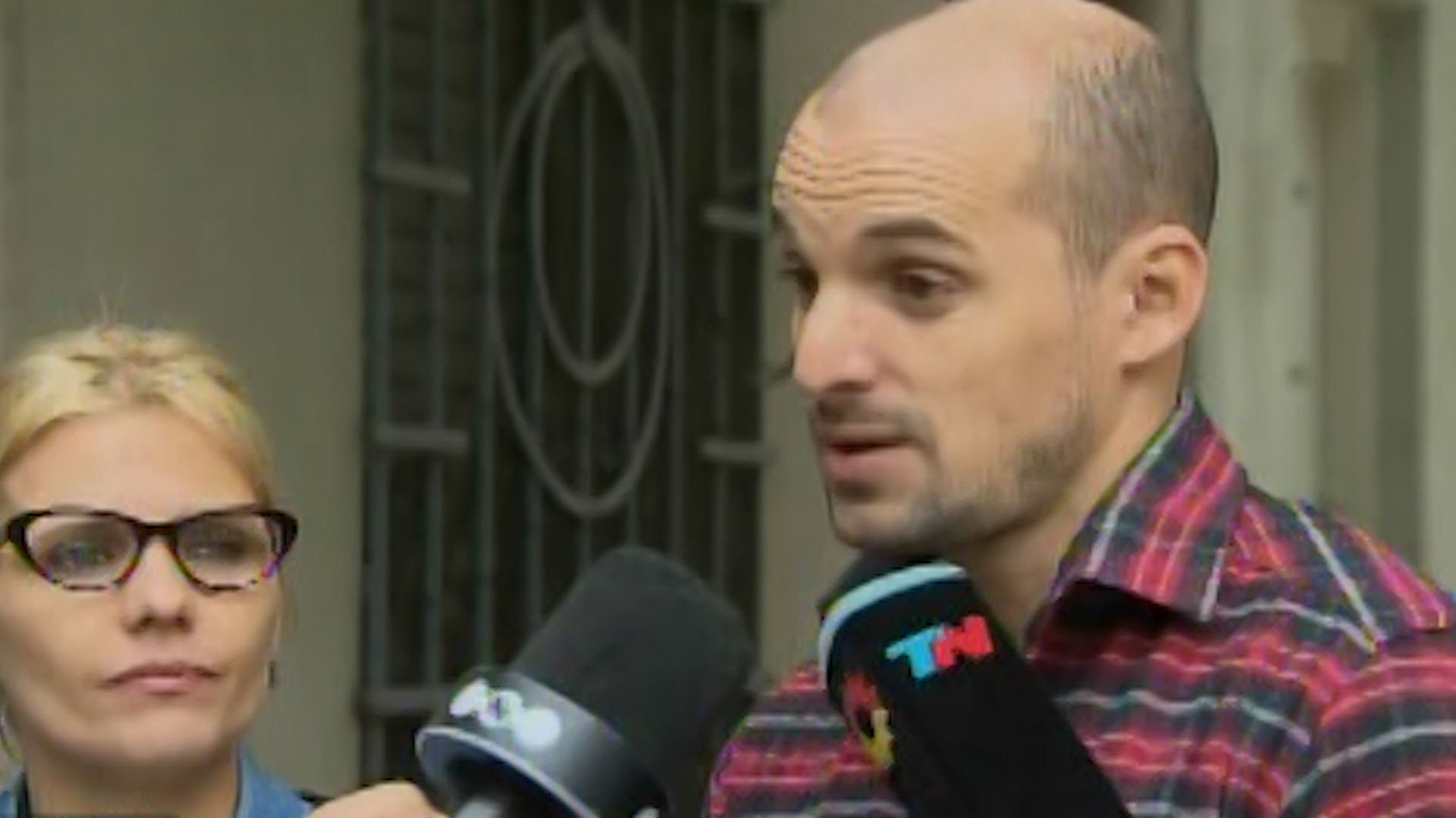 Nicolás, la víctima, junto a su mujer
