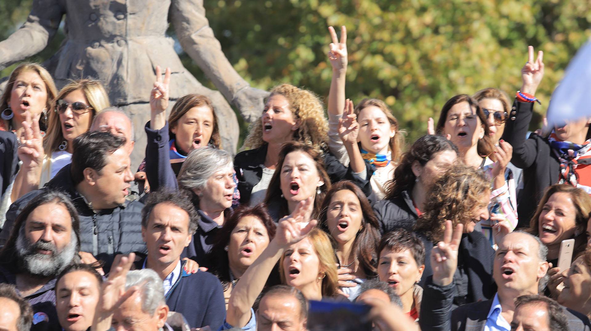 Sergio Berni, Mayra Mendoza, Florencia Saintout, Gabriel Katopodis, Roberto Baradel, Débora Giorgi, entre otros dirigentes del PJ