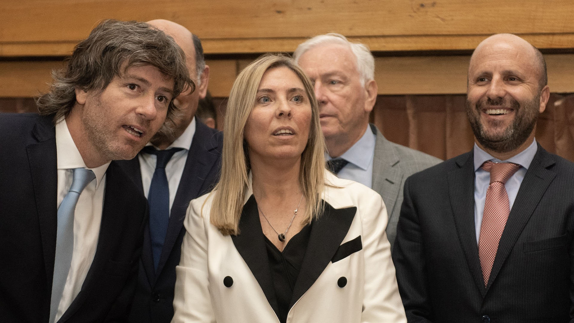 Juan Bautista Mahiques, integrante del Consejo de la Magistratura y candidato a la Fiscalía General de la Ciudad, dialoga con Capuchetti. Borinsky sonríe.