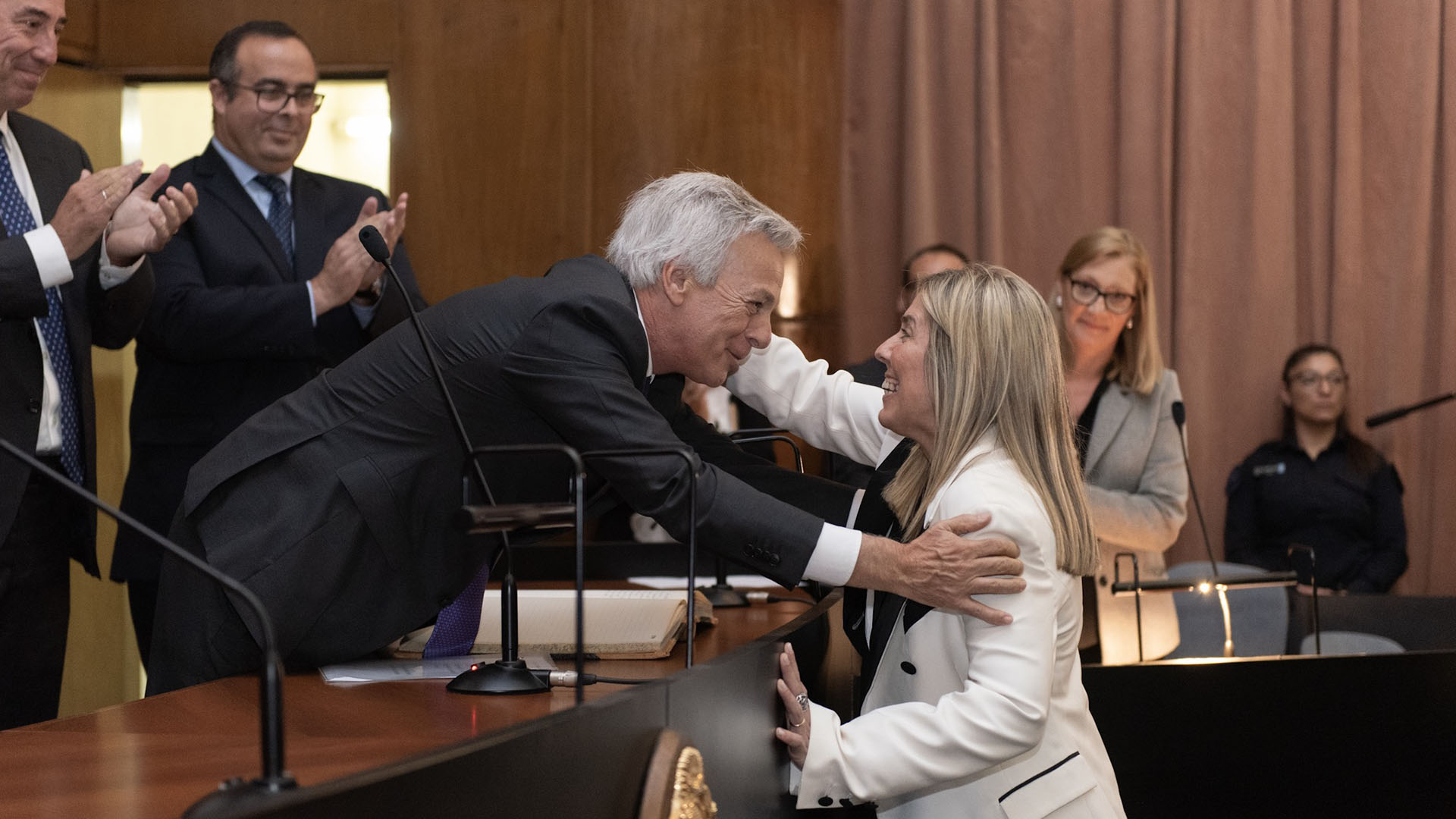 Capuchetti asumirá en el juzgado que dejó vacante Norberto Oyarbide. En la foto, saluda a Irurzun