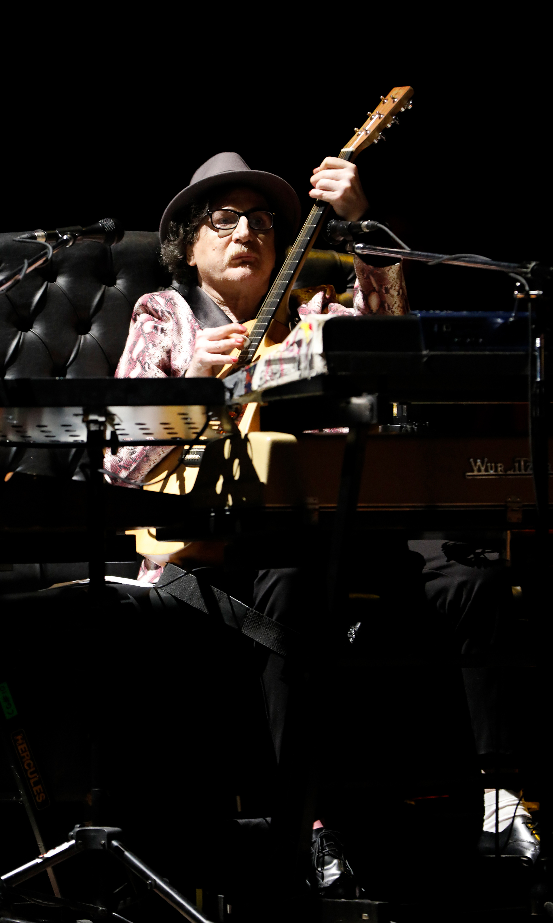 Charly con guitarra en mano (Foto: Chule Valerga)