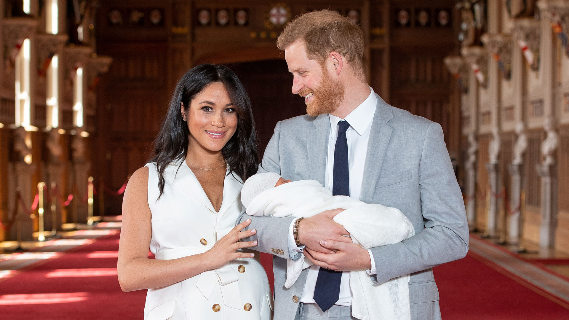 Los duques de Sussex presentaron a su hijo Archie en Windsor dos días después de su nacimiento